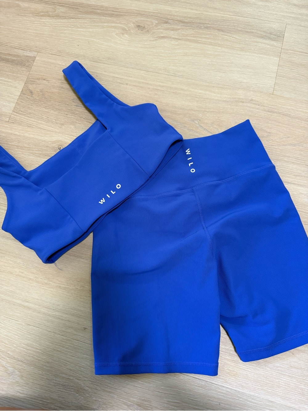 Wilo the Lable: Women's High-Waist Active Shorts & Matching Sports Bra - Picture 2 of 2